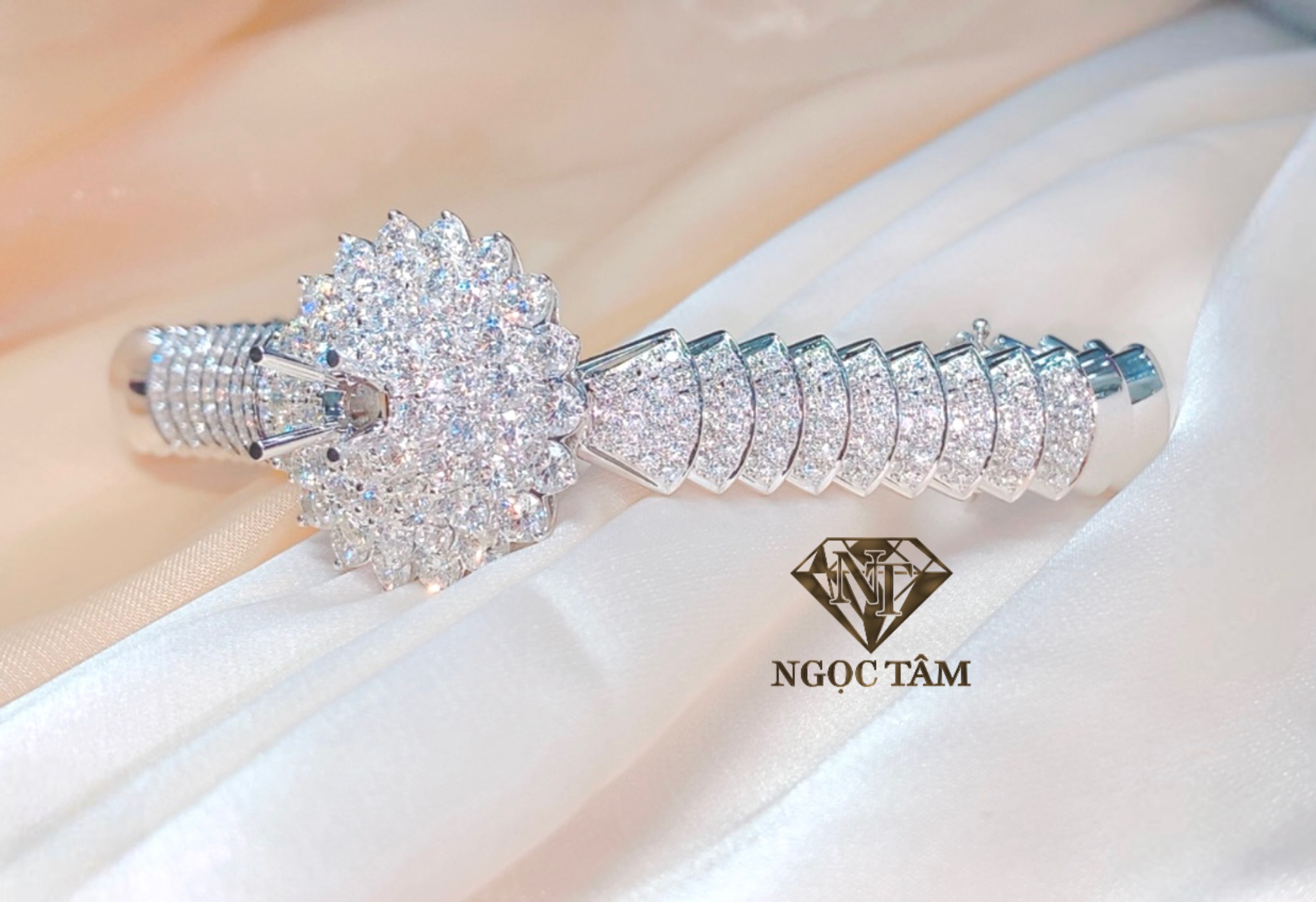 LẮC XOÀN MỘT VIÊN CHỦ - LX00246