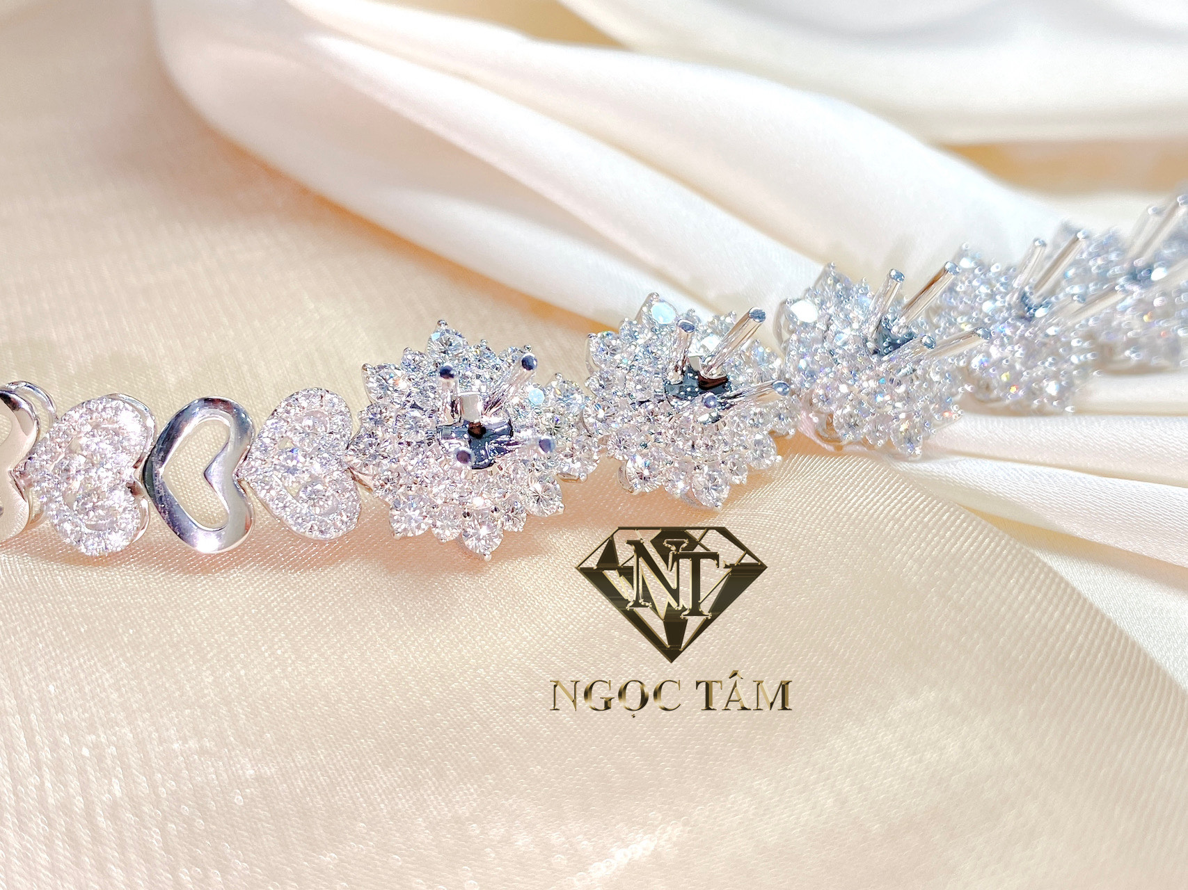 Lắc xoàn năm viên chủ - LX00247