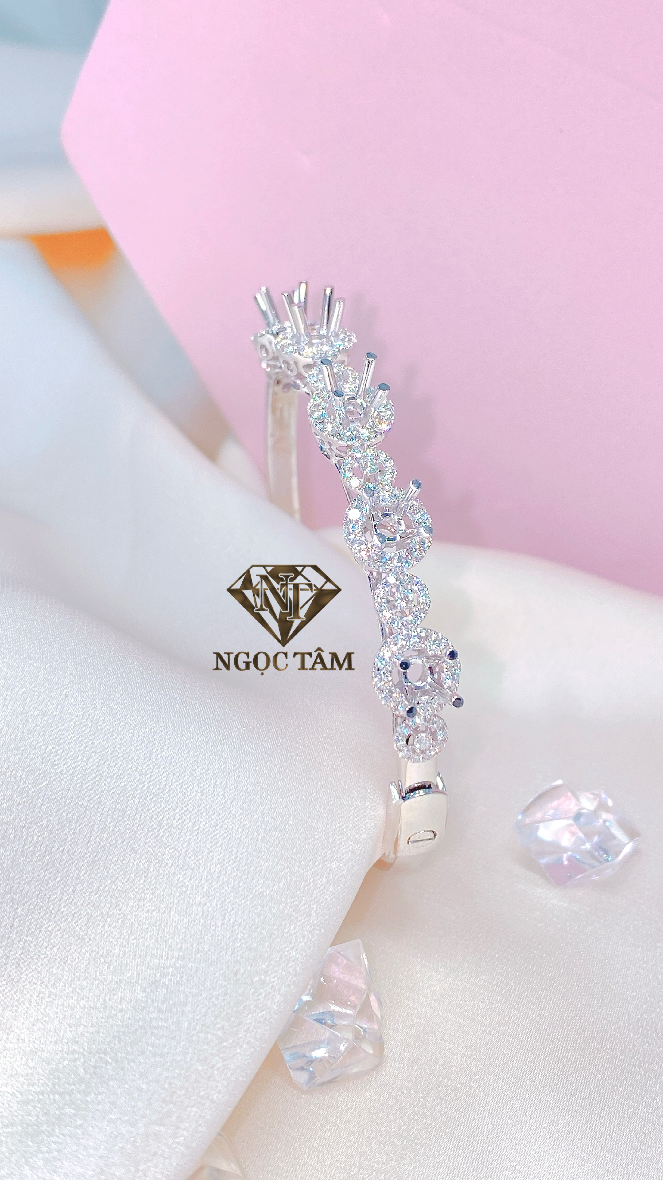 Vòng xoàn năm viên chủ - VT00581